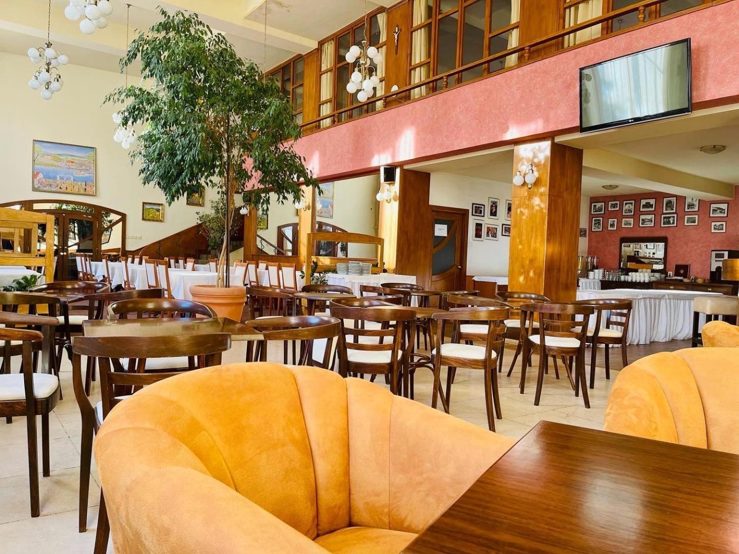 Hotel & Penzion Grand Matej Banska Stiavnica Luaran gambar