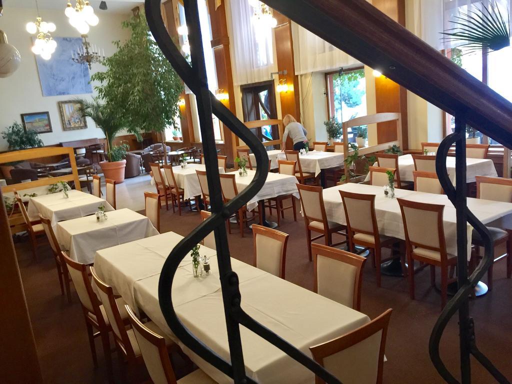 Hotel & Penzion Grand Matej Banska Stiavnica Luaran gambar