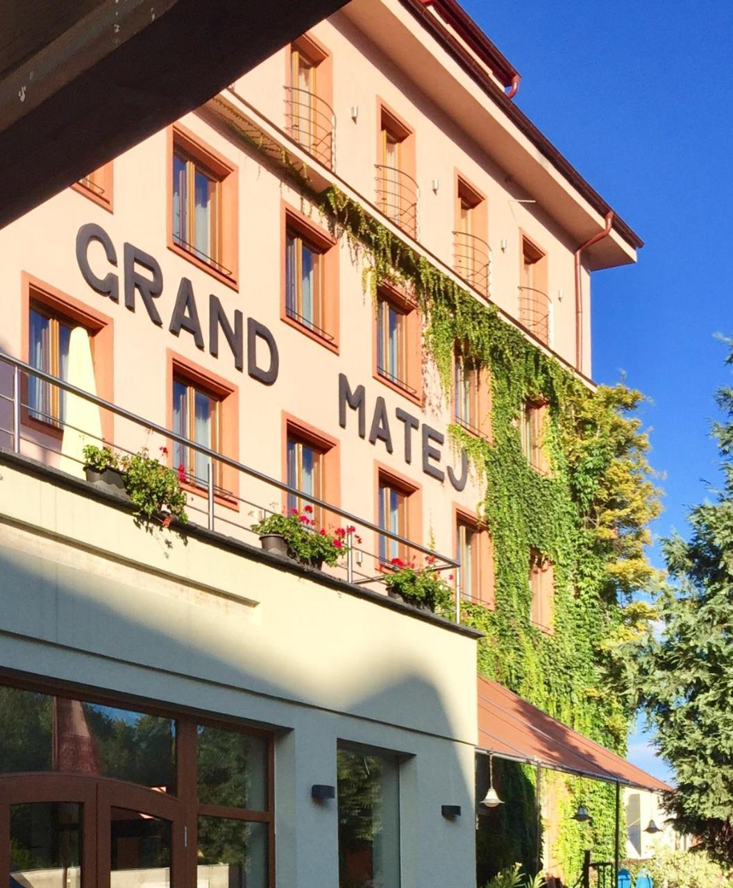 Hotel & Penzion Grand Matej Banska Stiavnica Luaran gambar