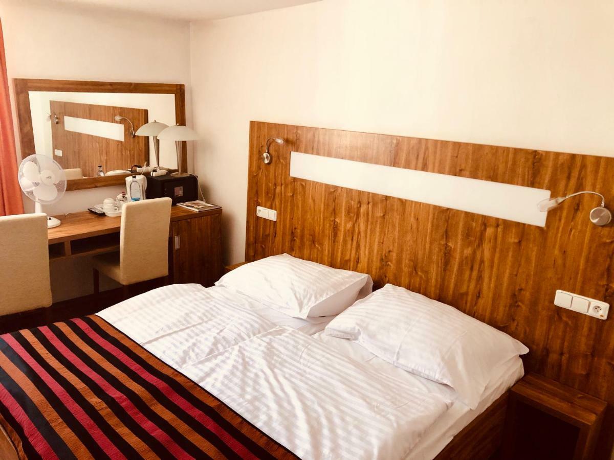 Hotel & Penzion Grand Matej Banska Stiavnica Luaran gambar