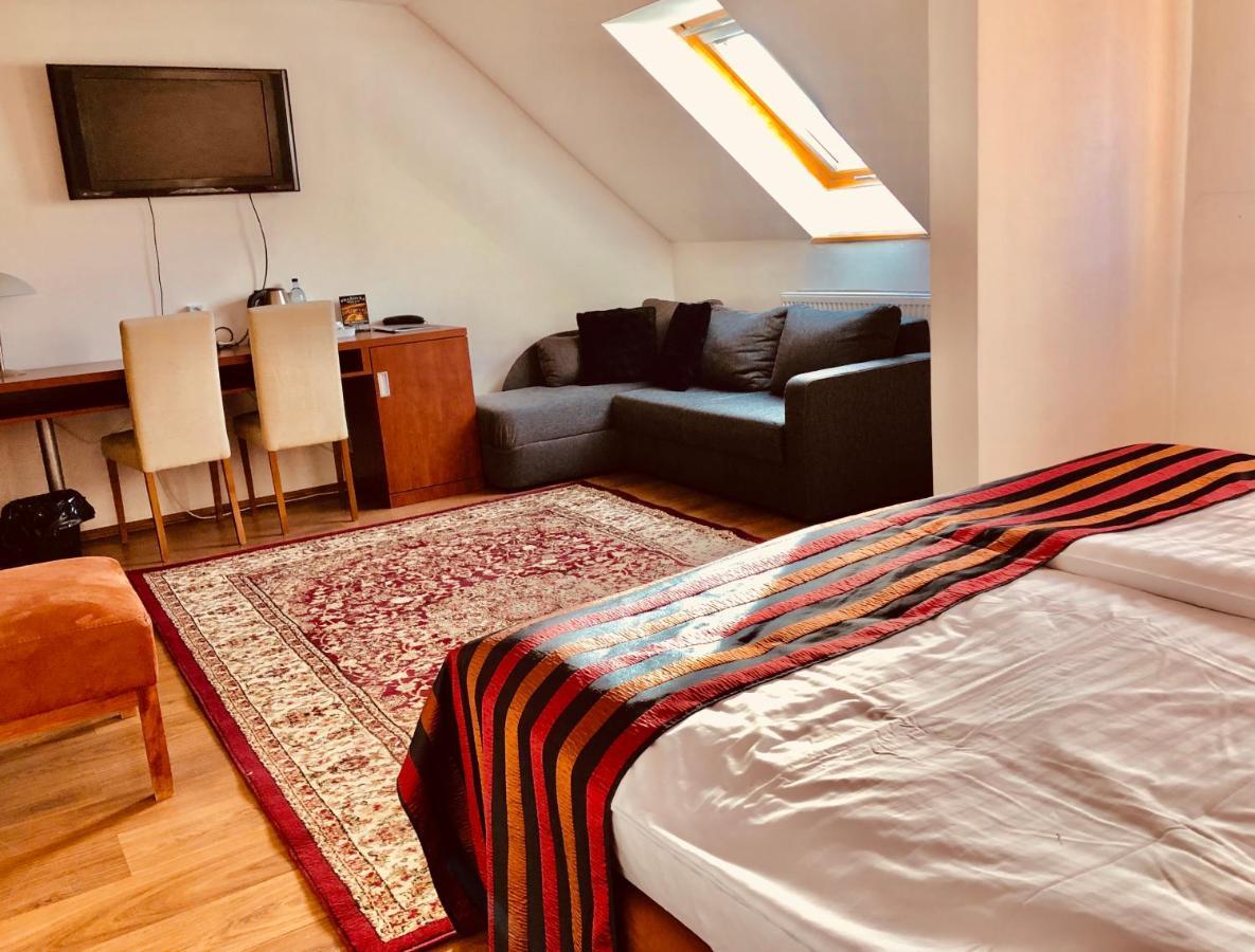Hotel & Penzion Grand Matej Banska Stiavnica Luaran gambar